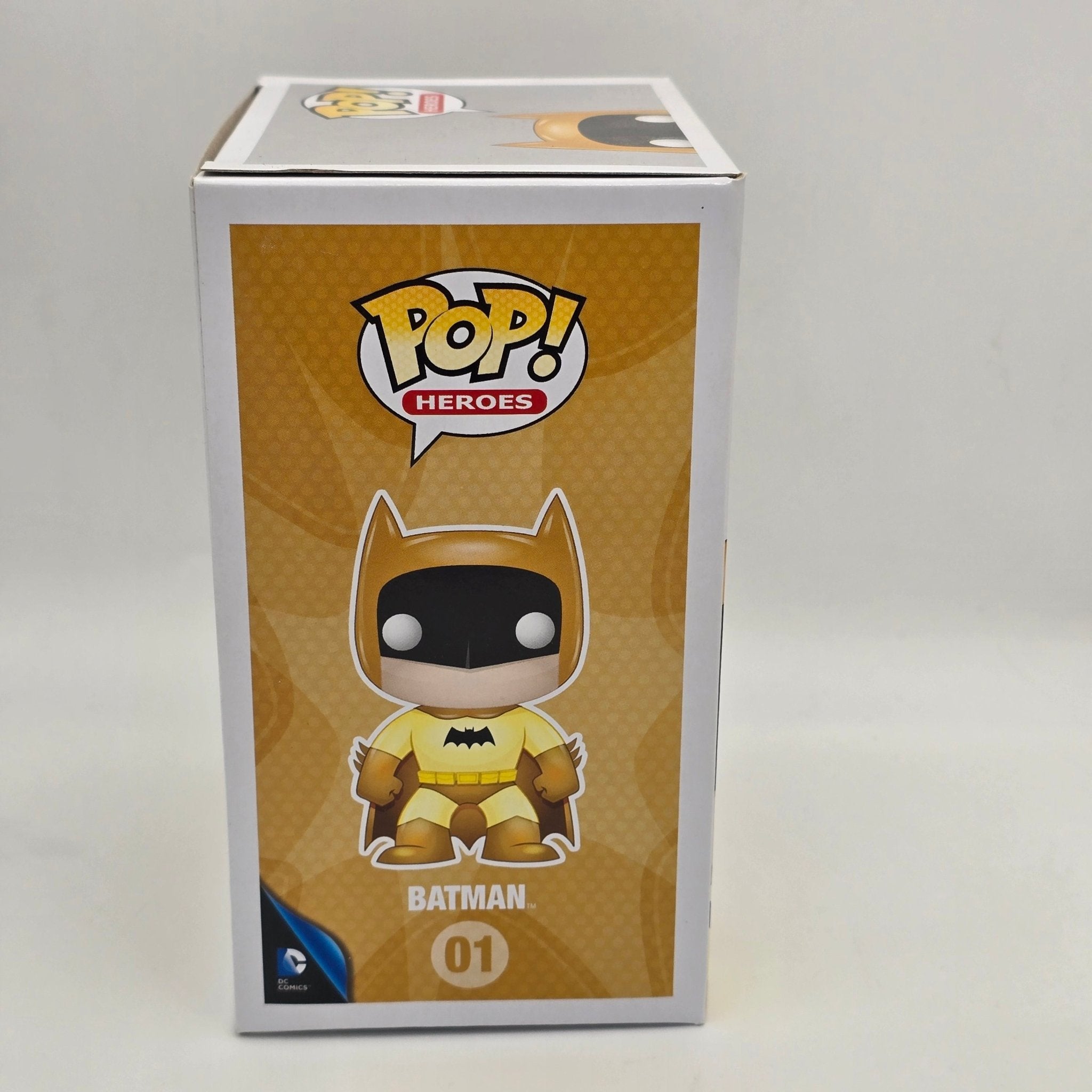 DC Super Heroes - Batman (Yellow Suit) - 01 - Underground Toys Exclusive - Funko Pop!